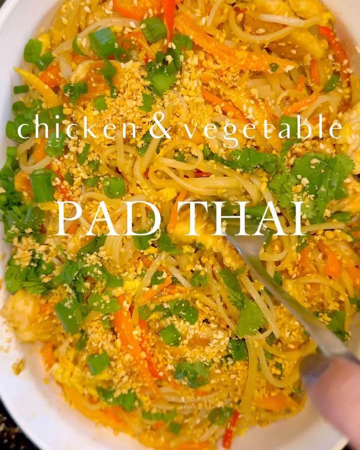 Chicken and Vegetable Pad Thai