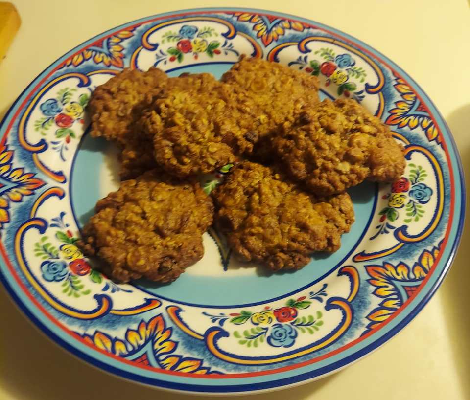 Oatmeal Cookies with golden raisins and salted caramel chips